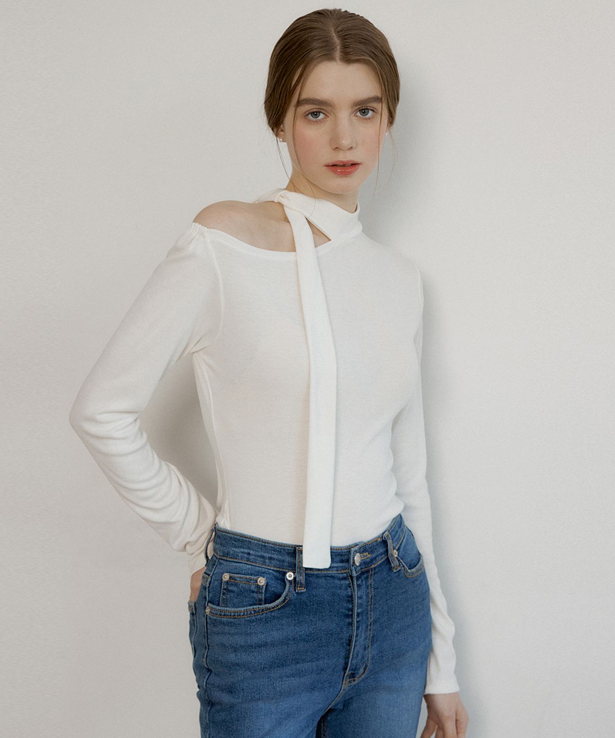 리올그(REORG) AT CUTOUT SCARF T-SHIRTS IVORY