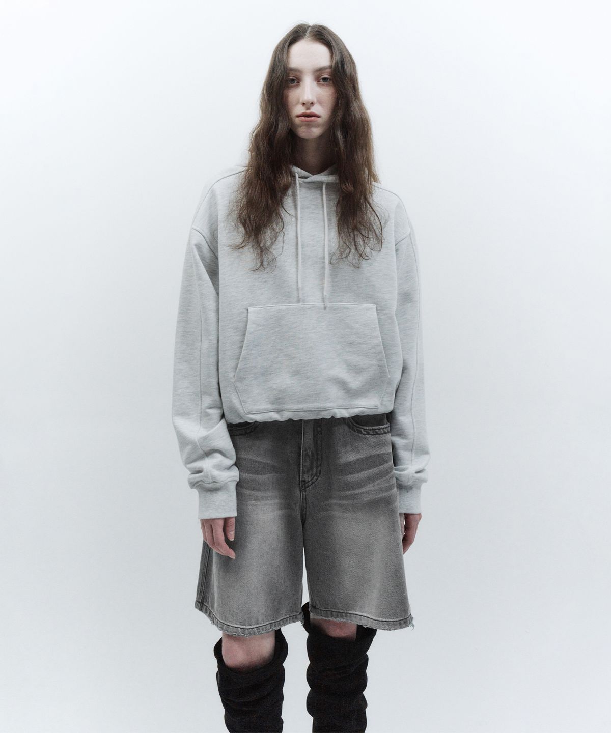 인사일런스 우먼(INSILENCE WOMEN) 스노우 워시드 크롭 후디 MELANGE GREY