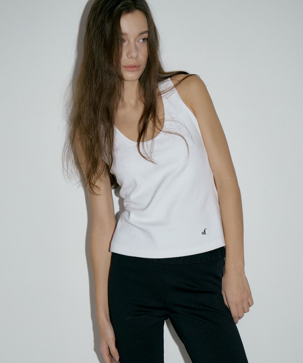 오버듀플레어(OVERDUEFLAIR) RIBBED COTTON U NECK TOP_WHITE