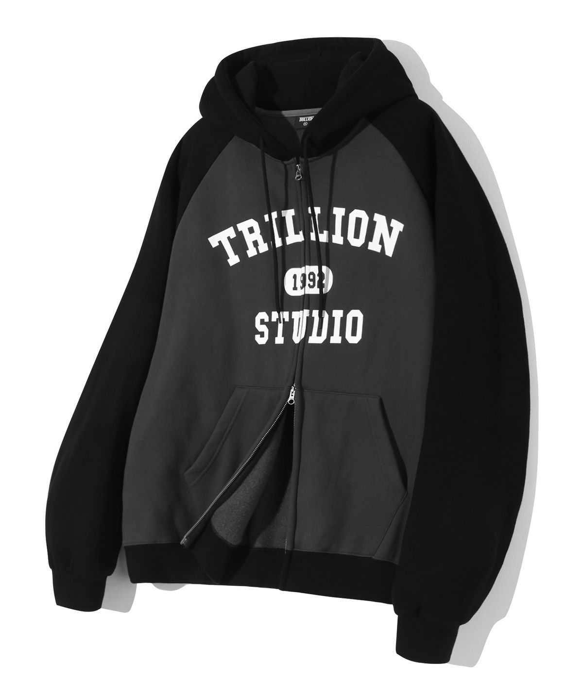 트릴리온(TRILLION) 레글런 컬러 믹스 1992 그래픽 후드 집업 (CHARCOAL)