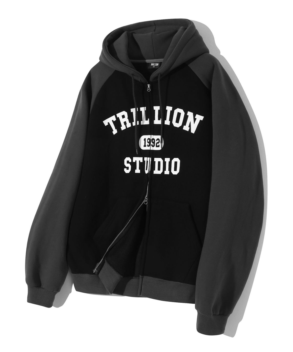 트릴리온(TRILLION) 레글런 컬러 믹스 1992 그래픽 후드 집업 (BLACK)