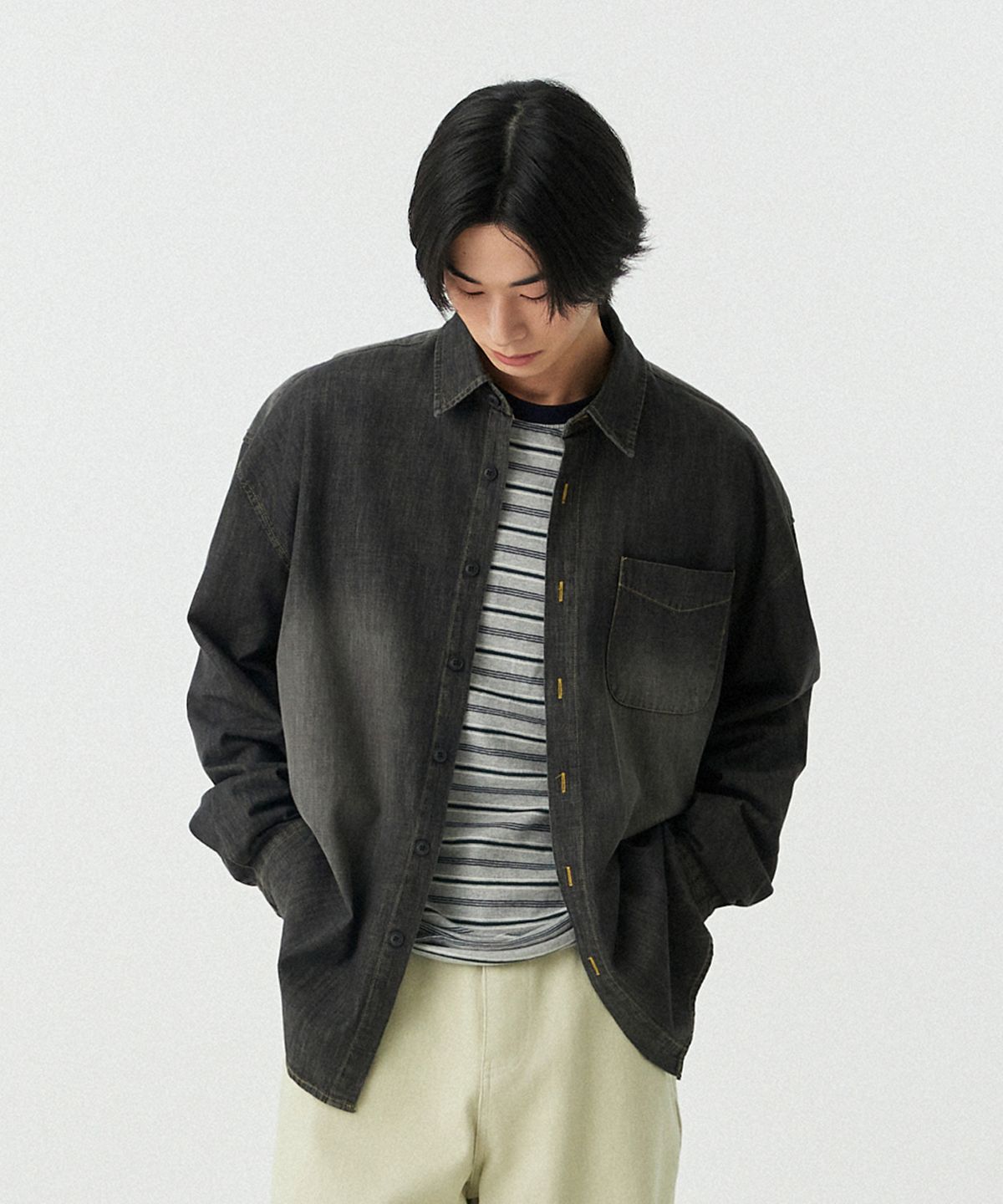 스탠즈(STENDS) [M~4XL] 페이드 워싱 데님 셔츠_블랙