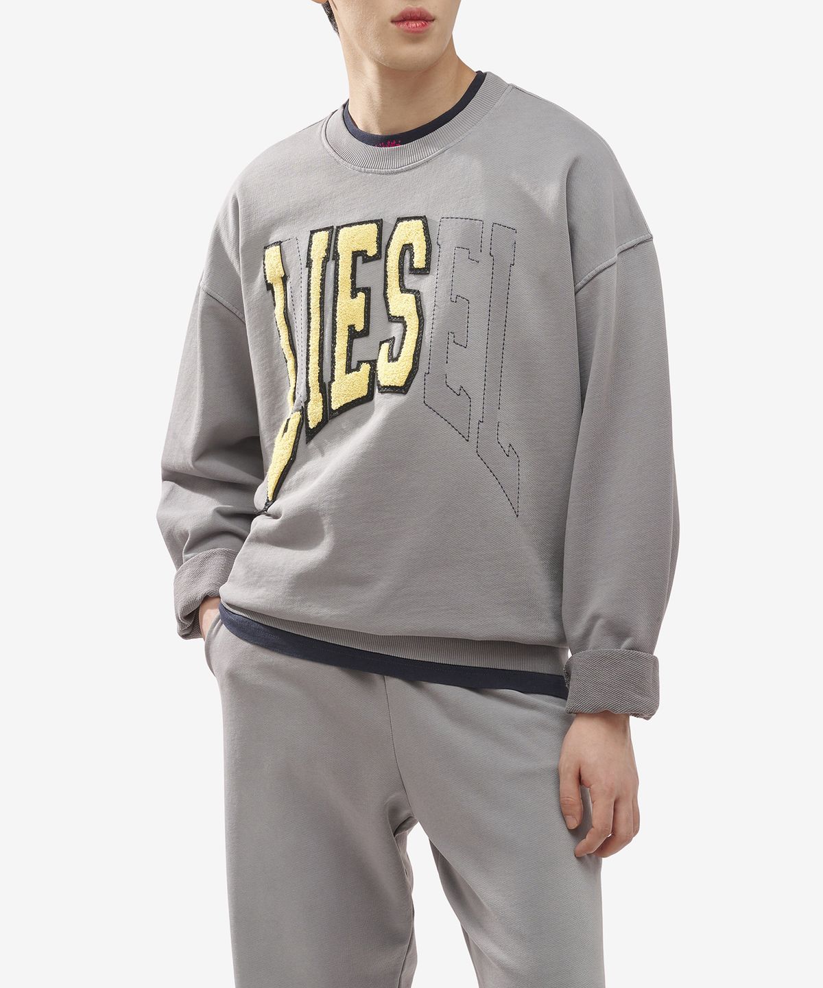 디젤(DIESEL) S 복스트 맨투맨 - 그레이 / A121240EPAI9BX