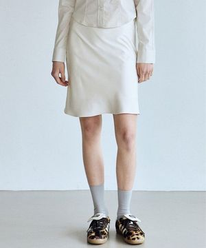 MINI SATIN FLARE SKIRT_CREAM
