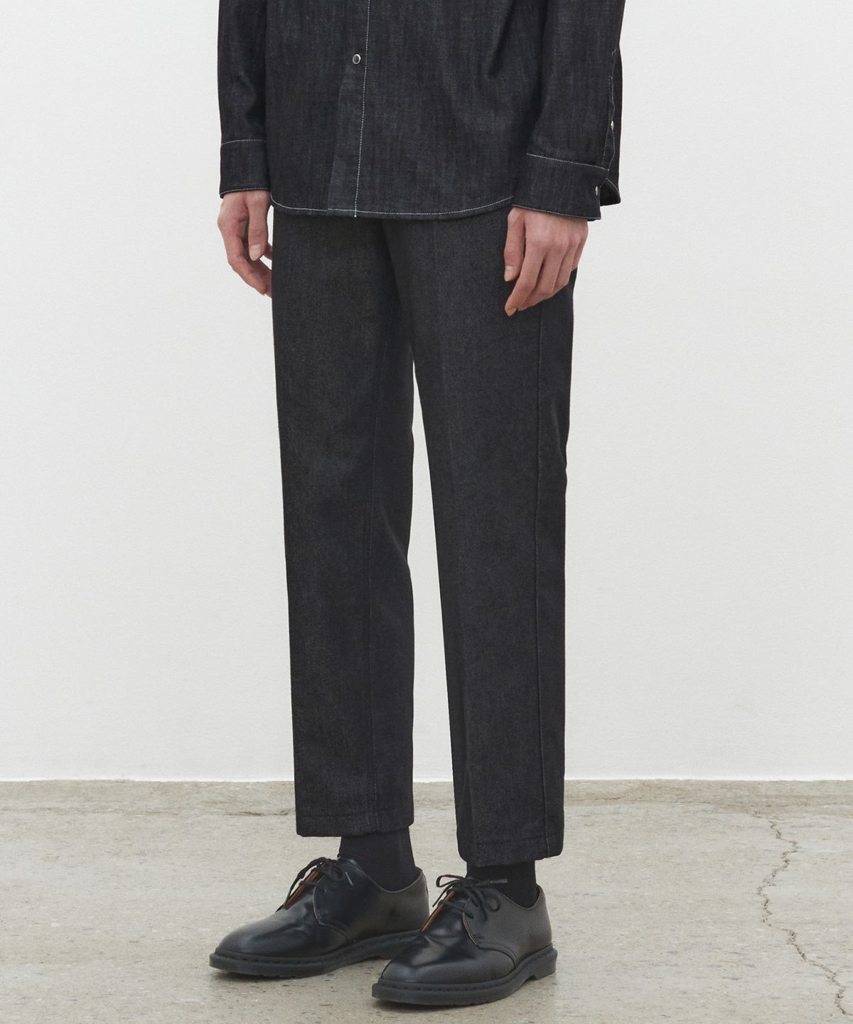 데케트(DECET) Dawn Cropped Tapered Jeans DCPT001CPBlack2