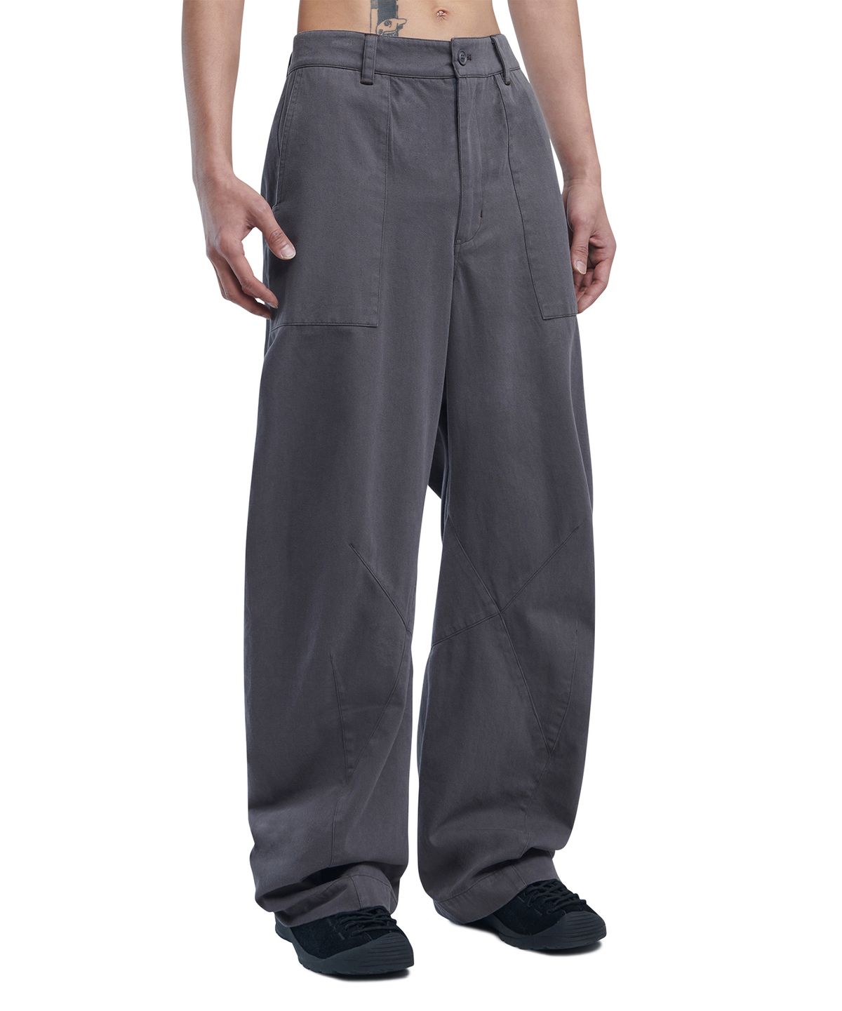 노매뉴얼(NOMANUAL) 3D CURVED PANTS - CHARCOAL