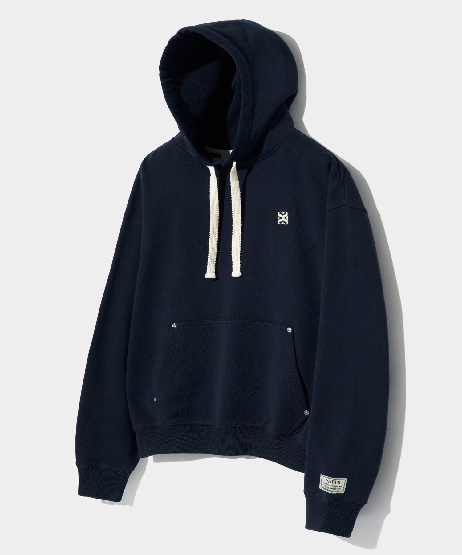 ★韓国の人気★【SATUR】★Classic Small Logo Rivet Hoodi.e★ ☆韓国の人気☆【SATUR】☆Classic Small Logo Rivet Hoodi.e☆