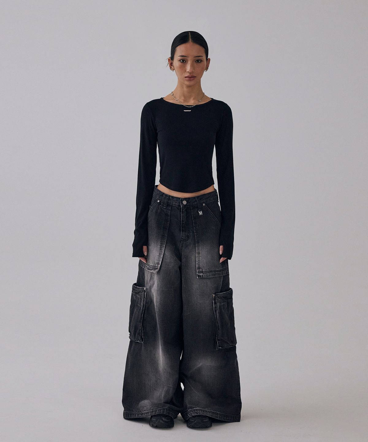 트리밍버드(TREEMINGBIRD) Boat Neck Finger Hole Long Sleeve [ Black ]