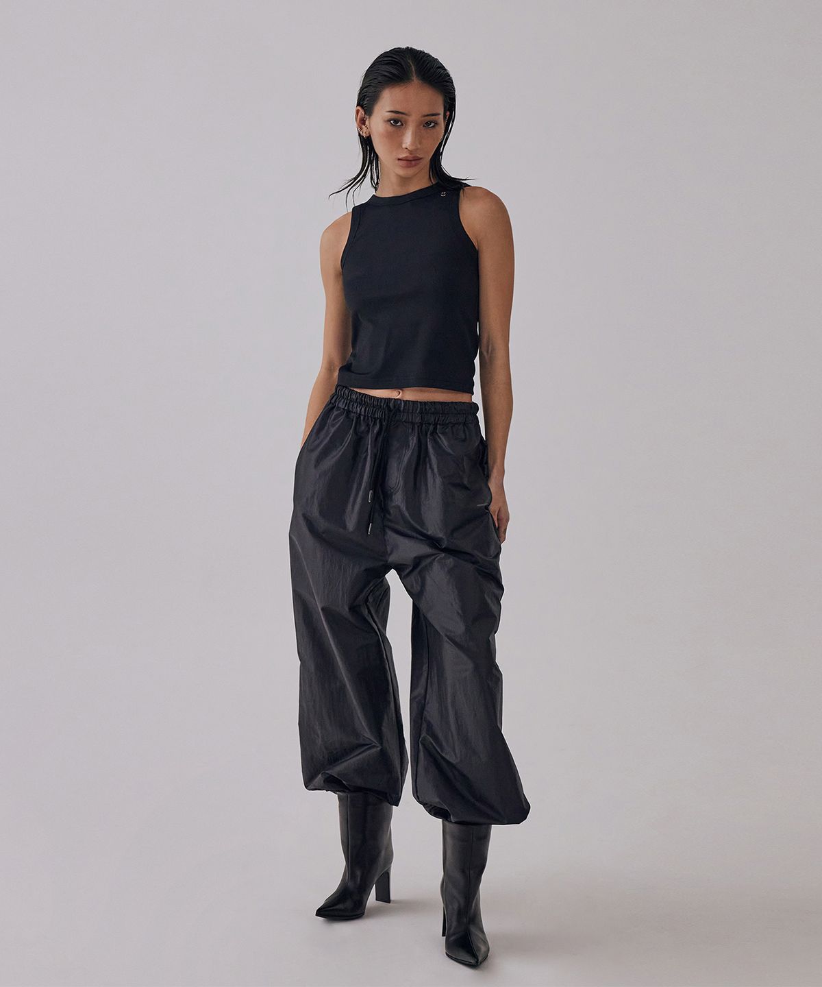트리밍버드(TREEMINGBIRD) Glow Nylon Jogger Pants [ Black ]