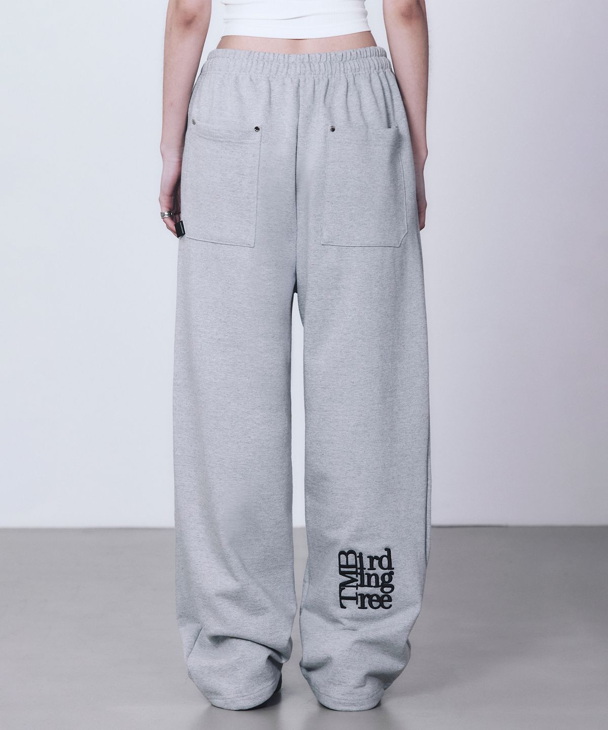 트리밍버드(TREEMINGBIRD) TMB Square Logo Sweat Pants [ Gray ]