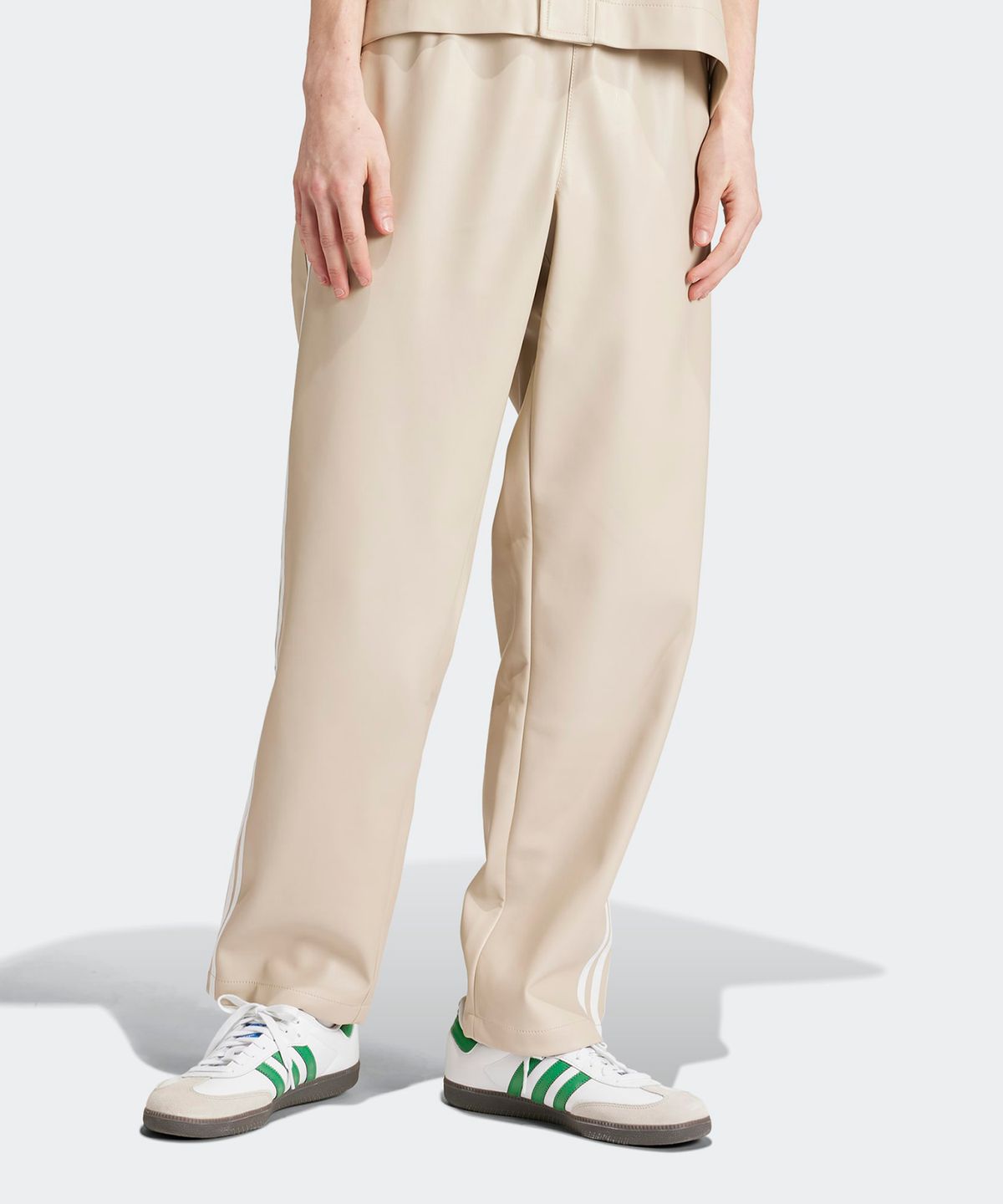아디다스(ADIDAS) 포우 레더 3S 파이어버드 트랙 팬츠 - 베이지 / IZ4041
