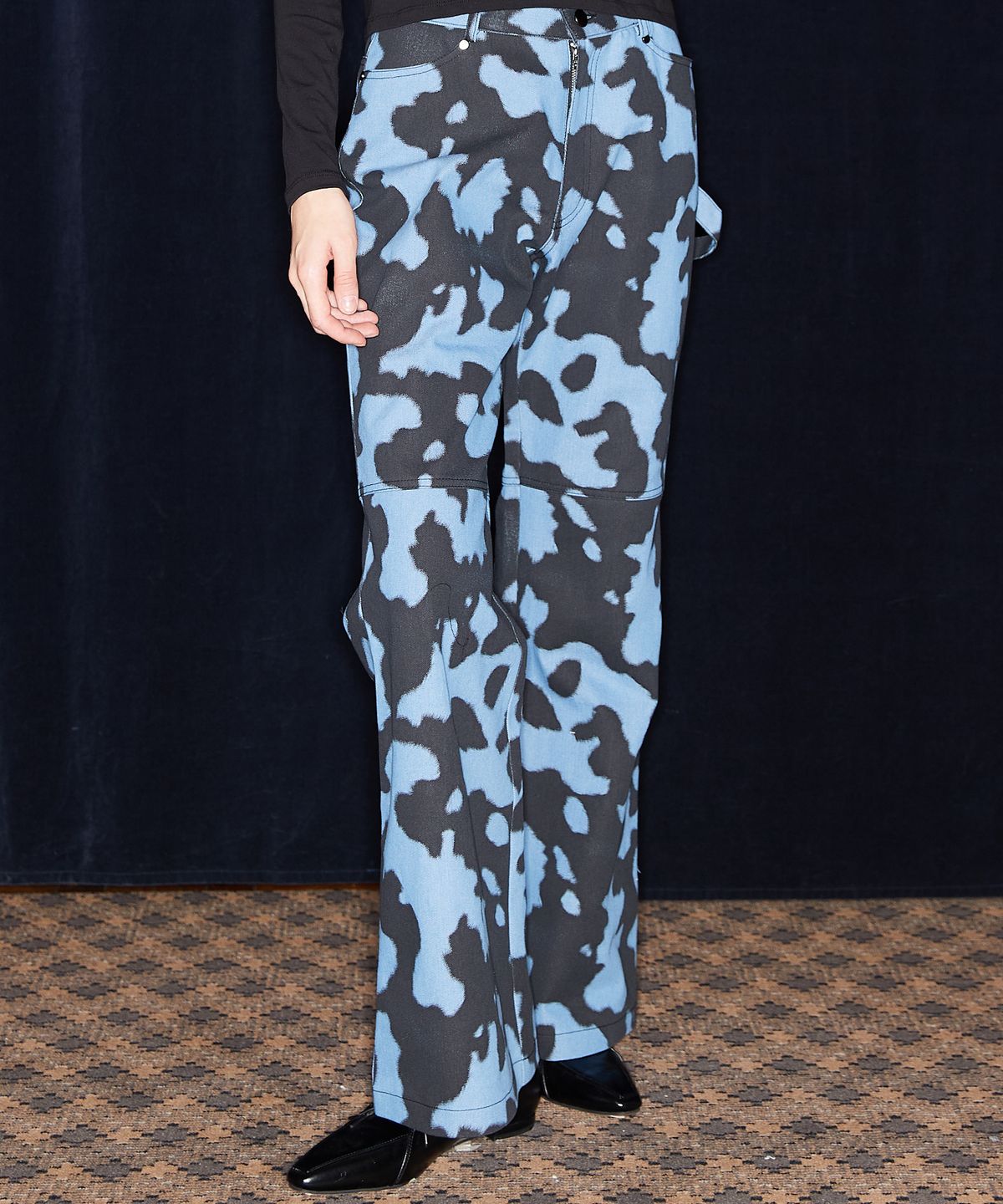 러브이즈트루(LUVISTRUE) NM COW BOOTSCUT PANTS(BLUE)