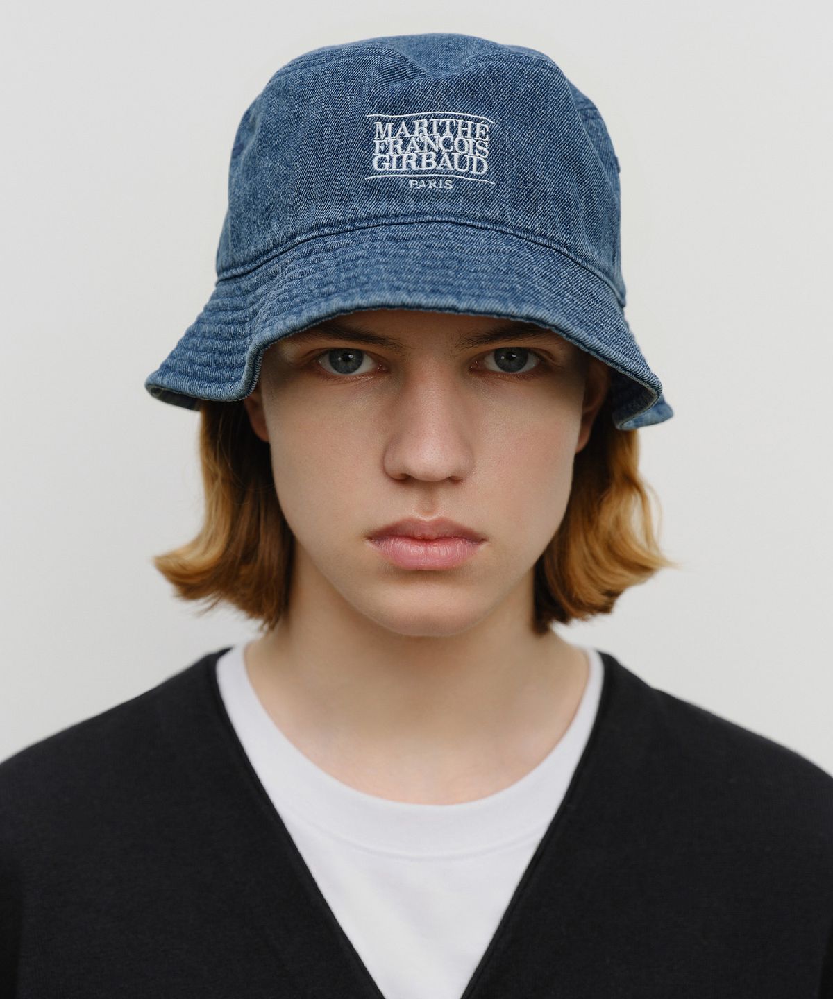 마리떼 프랑소와 저버(MARITHÉ + FRANҪOIS GIRBAUD) CLASSIC LOGO BUCKET HAT blue