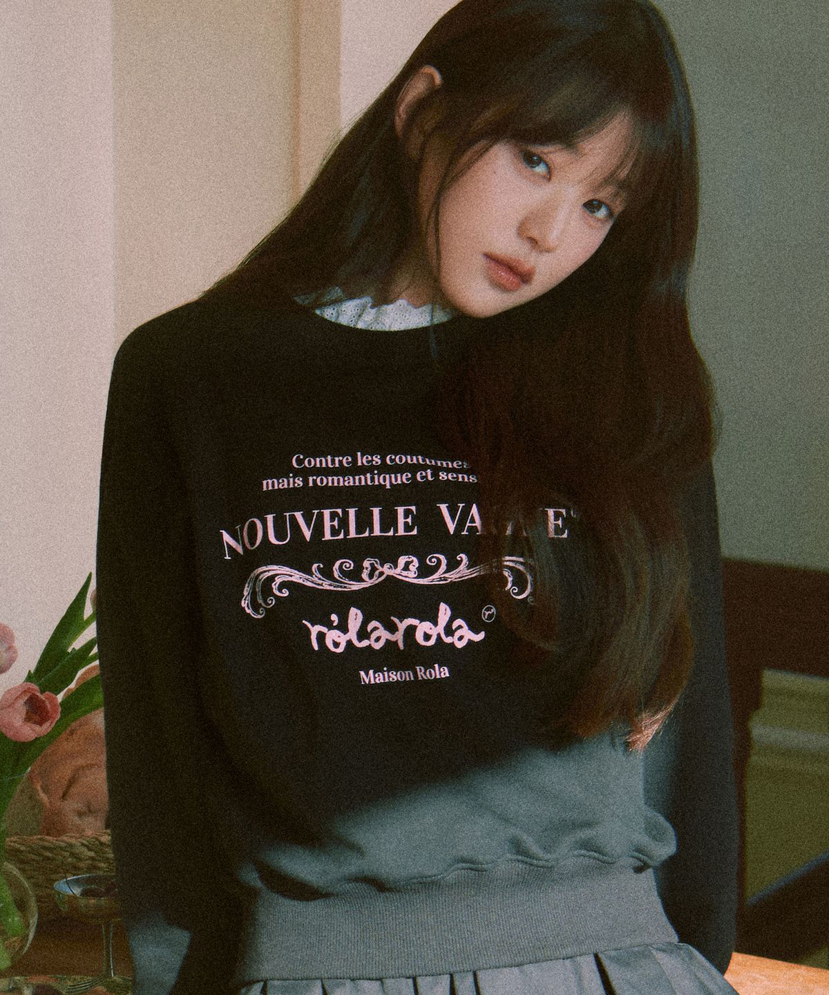 로라로라(ROLAROLA) VINTAGE NOUVELLE LOGO SWEATSHIRT BLACK