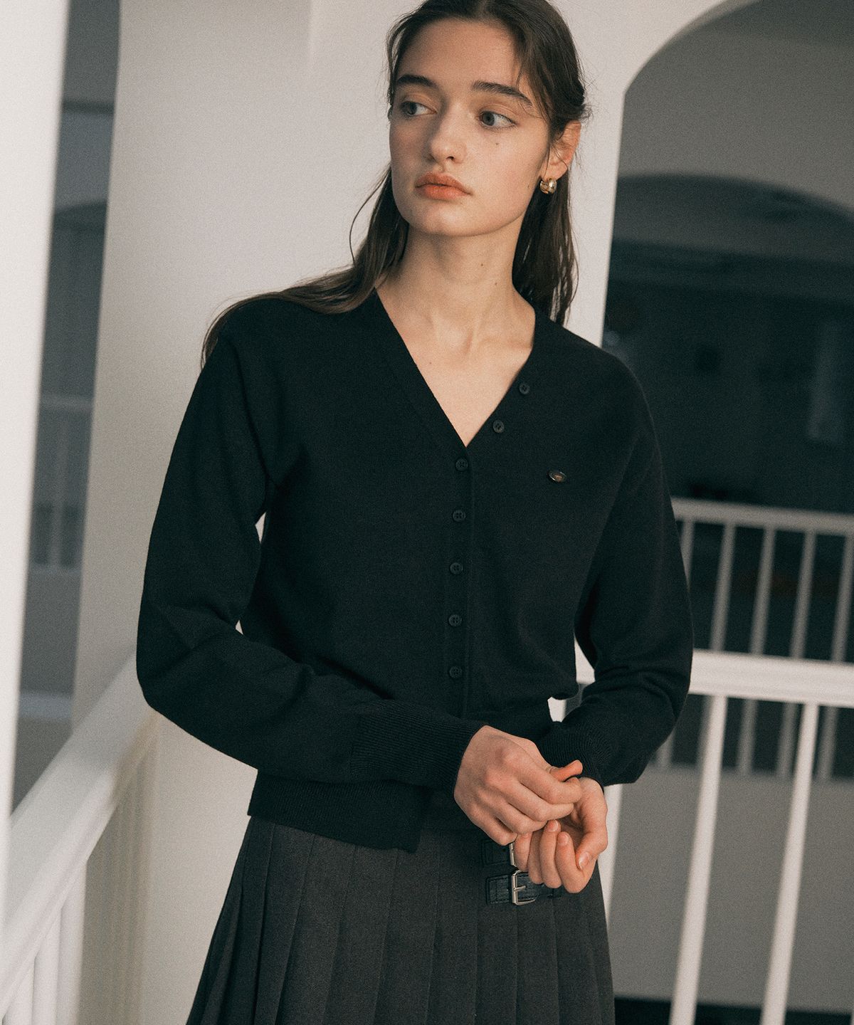 로라로라(ROLAROLA) V NECK BASIC CARDIGAN BLACK