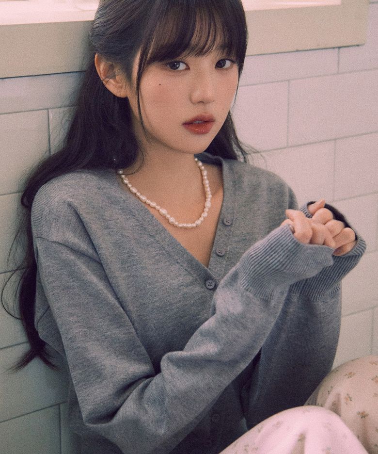 [장원영 pick] V NECK BASIC CARDIGAN GRAY