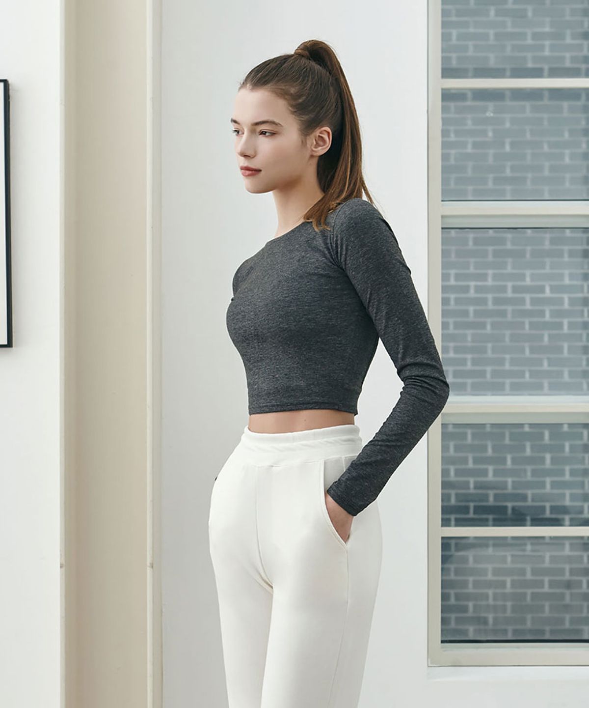 데비웨어(DEVIWEAR) 백 컷아웃 롱슬리브 DEVI-T0102-차콜