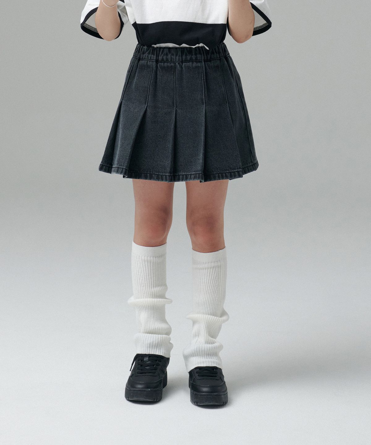 무신사 스탠다드 키즈(MUSINSA STANDARD KIDS) 데님 밴딩 플리츠 스커트 [워시드 블랙]