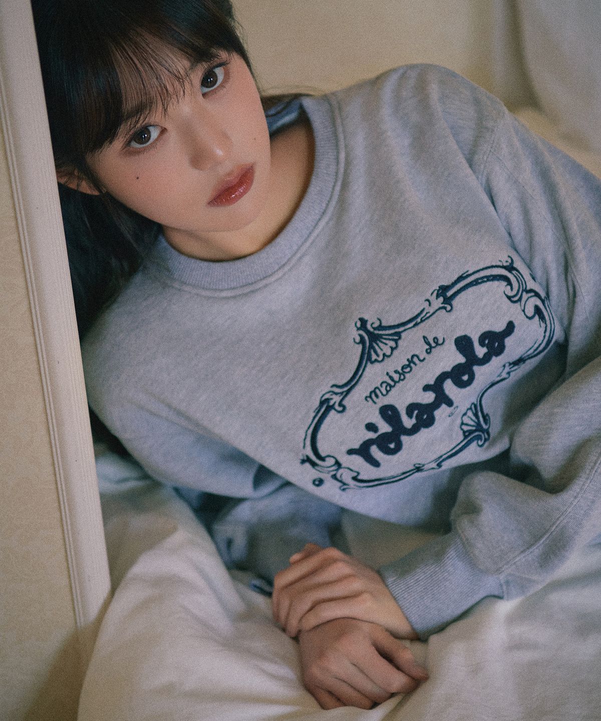 로라로라(ROLAROLA) VINTAGE LOGO SWEATSHIRT MELANGE GRAY