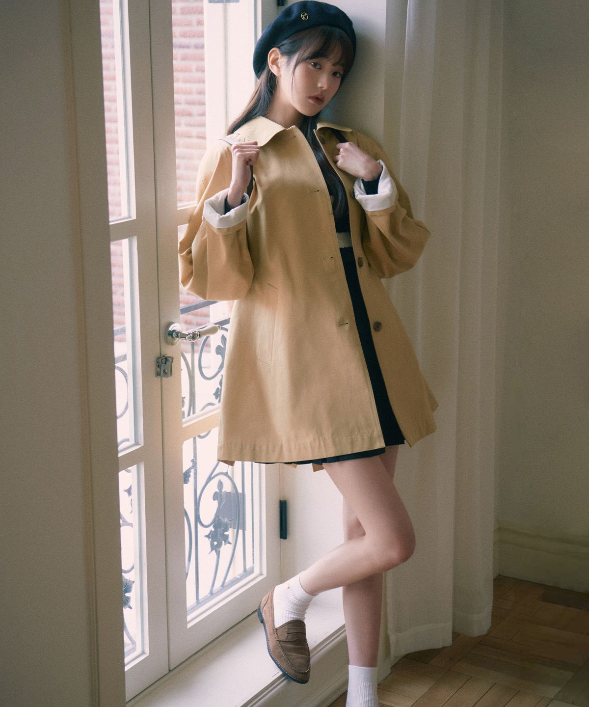 로라로라(ROLAROLA) HALF TRENCH COAT BEIGE