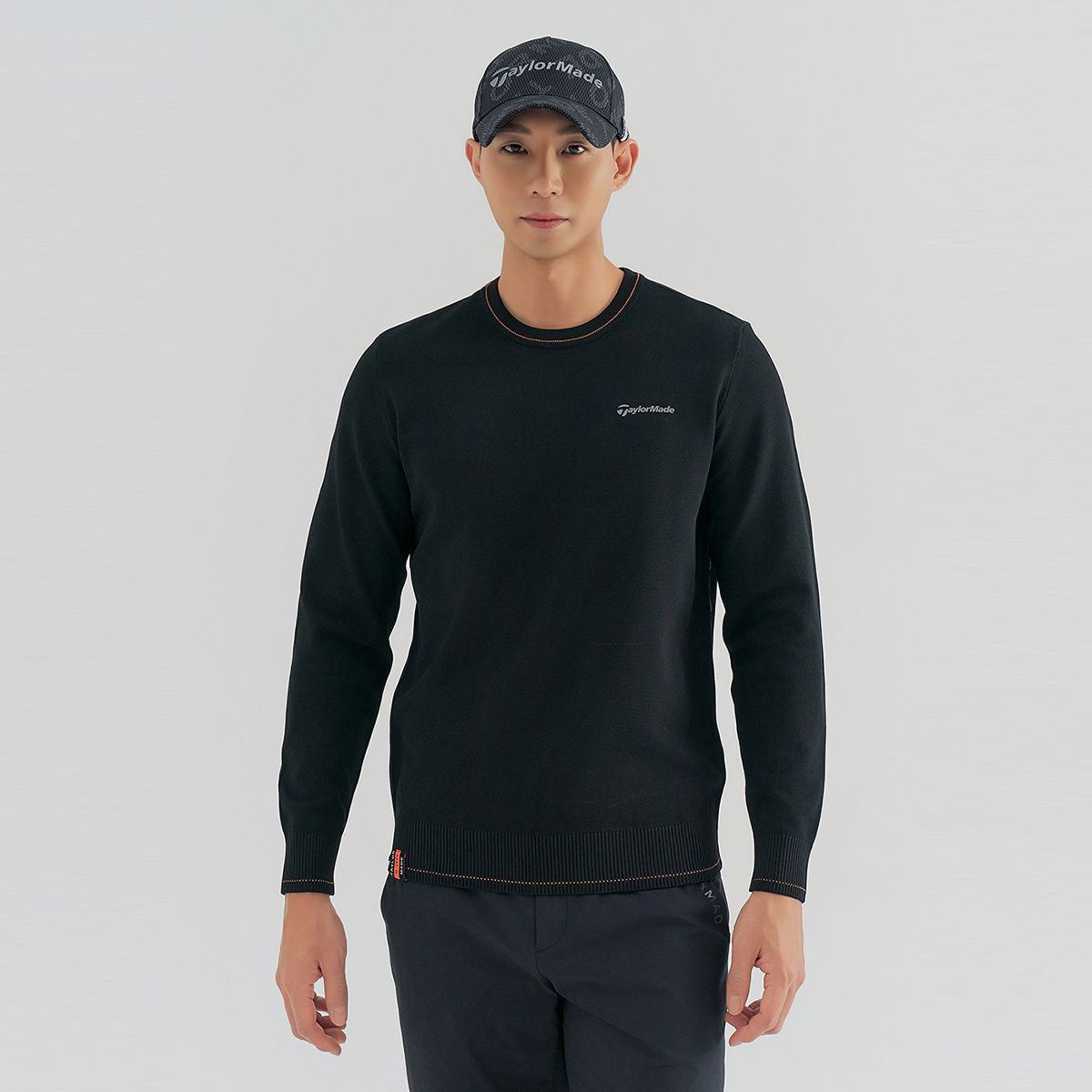 테일러메이드 어패럴(TAYLORMADE APPAREL) 남성 로고 테잎 라운드 니트 TSN-11HG22-199