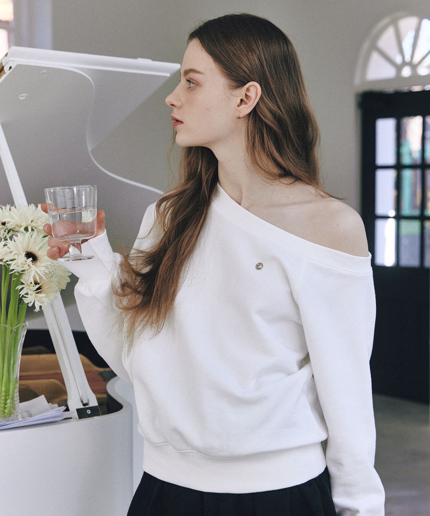 MUSINSA | LETTER FROM MOON Edin off-shoulder sweatshirt (ivory)