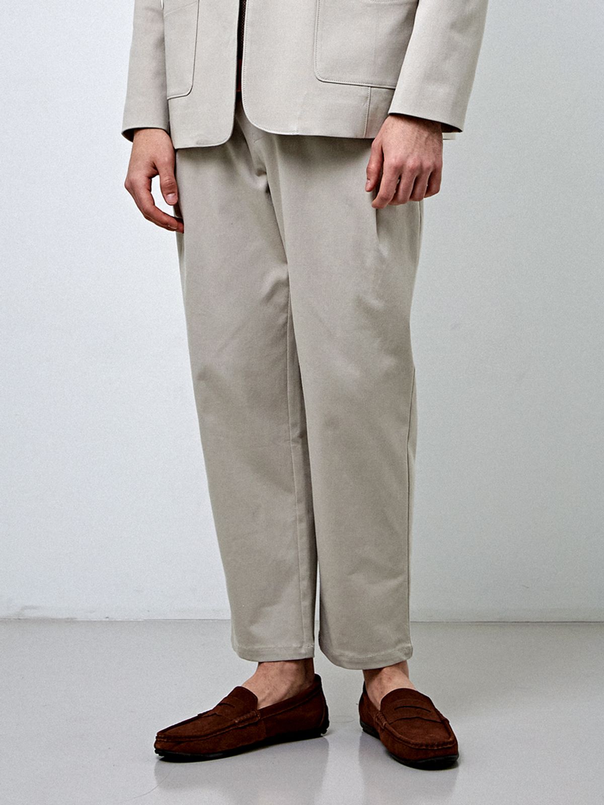 커스텀어스(CUSTOMUS) 원턱 스트레이트 E-밴딩 팬츠 CXS24SWPT209 BEI