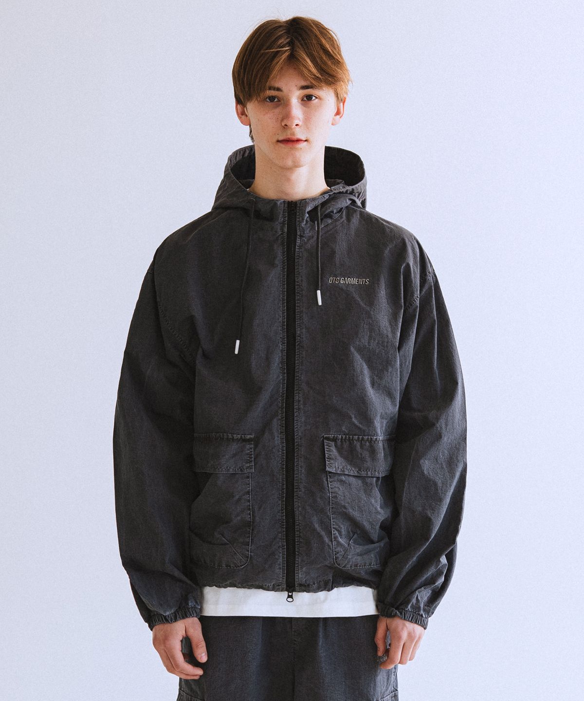 큐티에잇 가먼츠(QT8 GARMENTS) OC Pigment Hoodie Windbreaker (Charcoal)