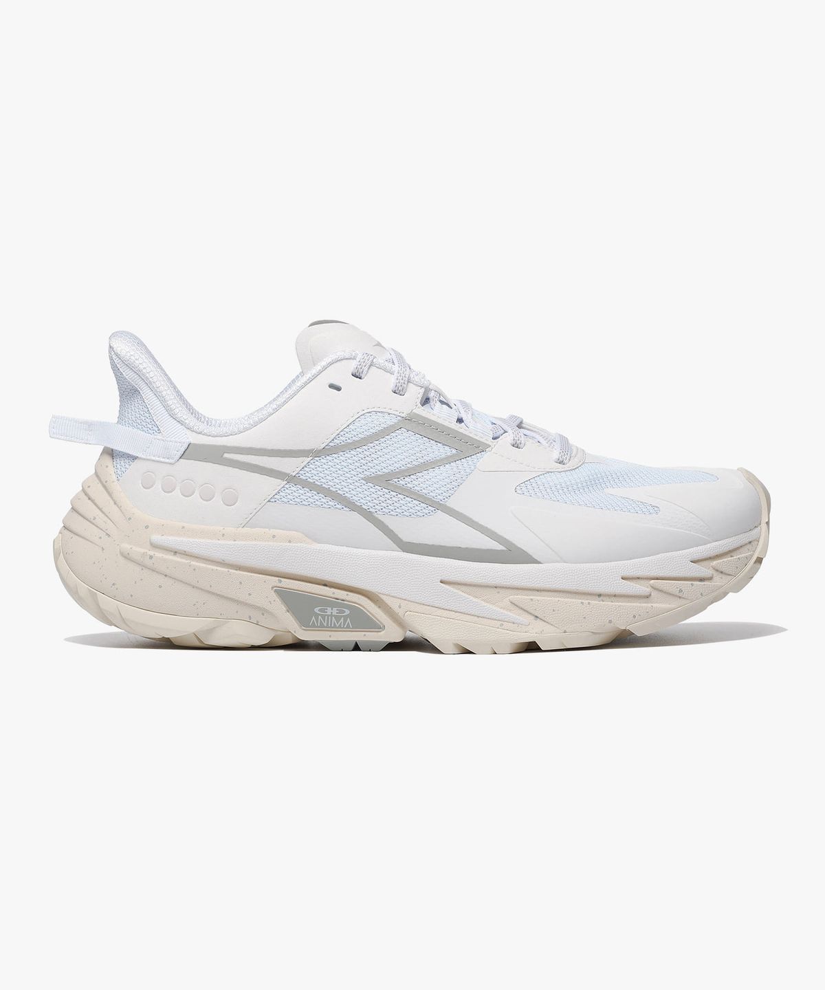 디아도라(diadora) 이큅 세스트리에-XT WHITE