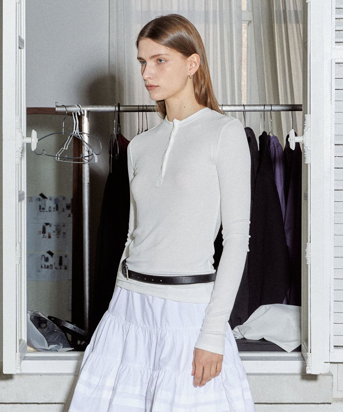 마이스(MAIS) HENRY NECK LONG SLEEVE T-SHIRT / WHITE