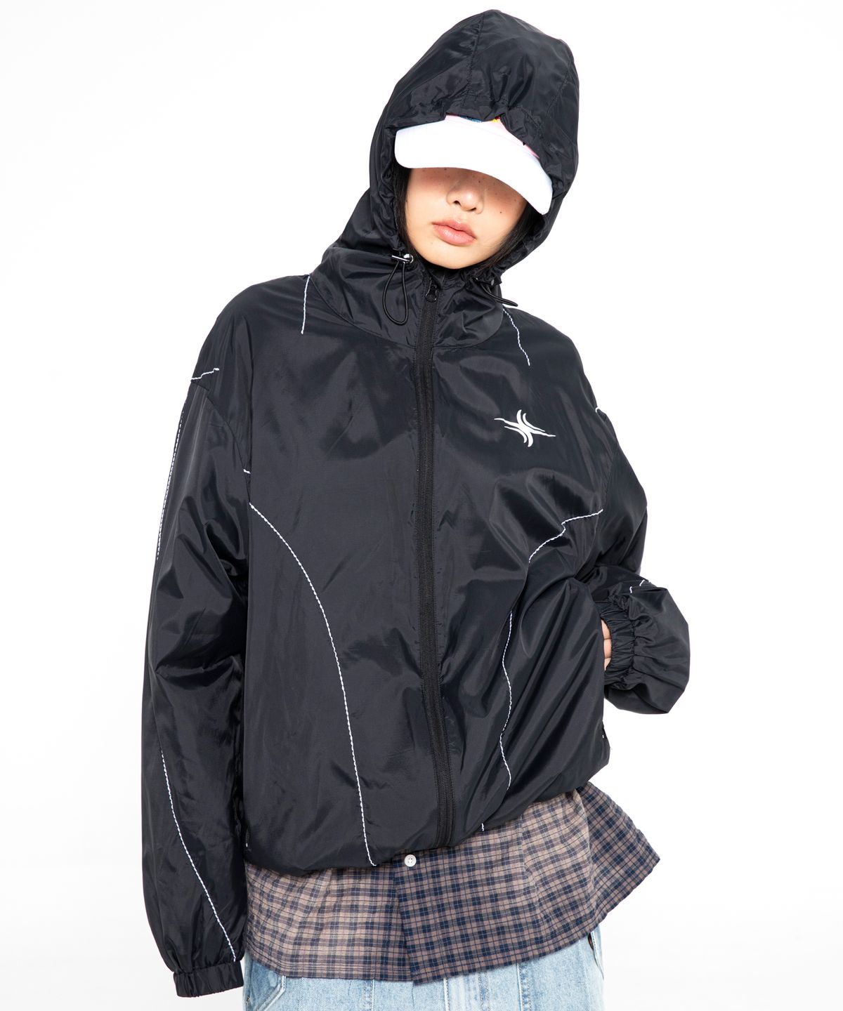 엑스톤즈(XTONZ) XJ113 배색 스티치 라이트 윈드브레이커 (BLACK)