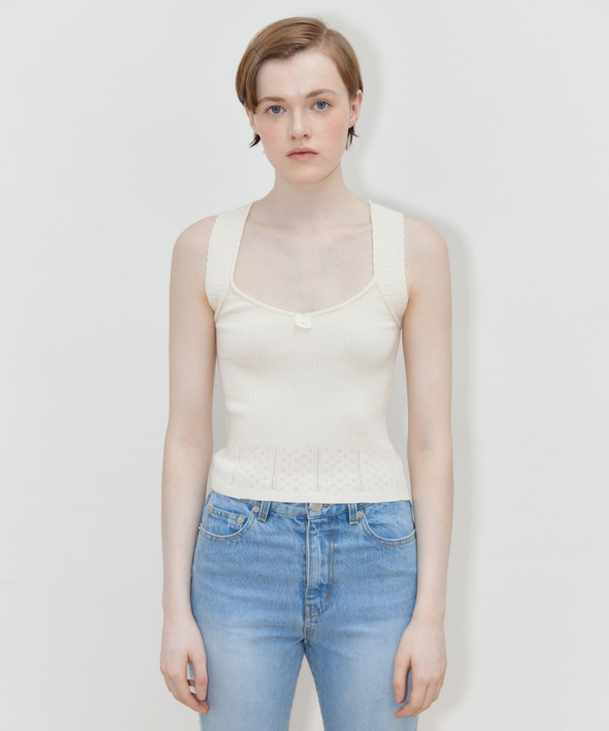 시눈(SINOON) SCALLOP PUNCHING KNIT SLEEVELESS (IVORY)