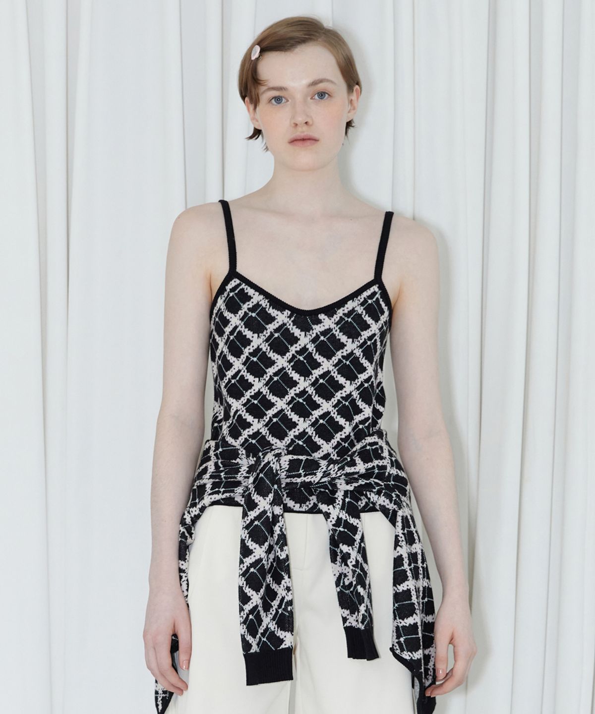 시눈(SINOON) FLOWER PATTERN SLEEVELESS (BLACK)