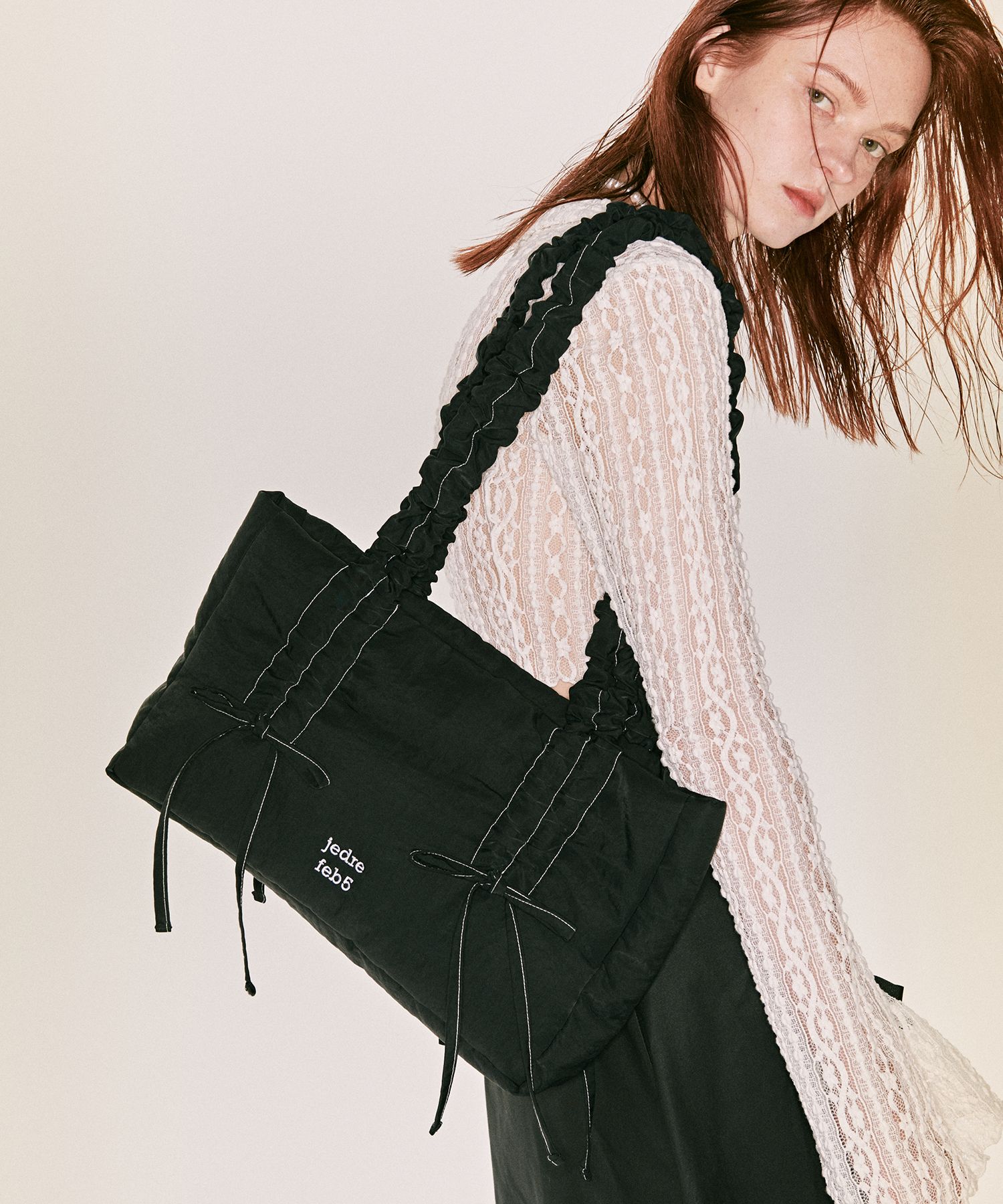 LEATHER POCKET SHIRRING RIBBON BAG BLACK