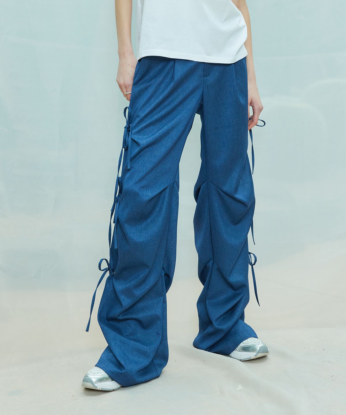 라티젠(LARTIGENT) L9 RIBBON EYELET POINT PANTS(BLUE)