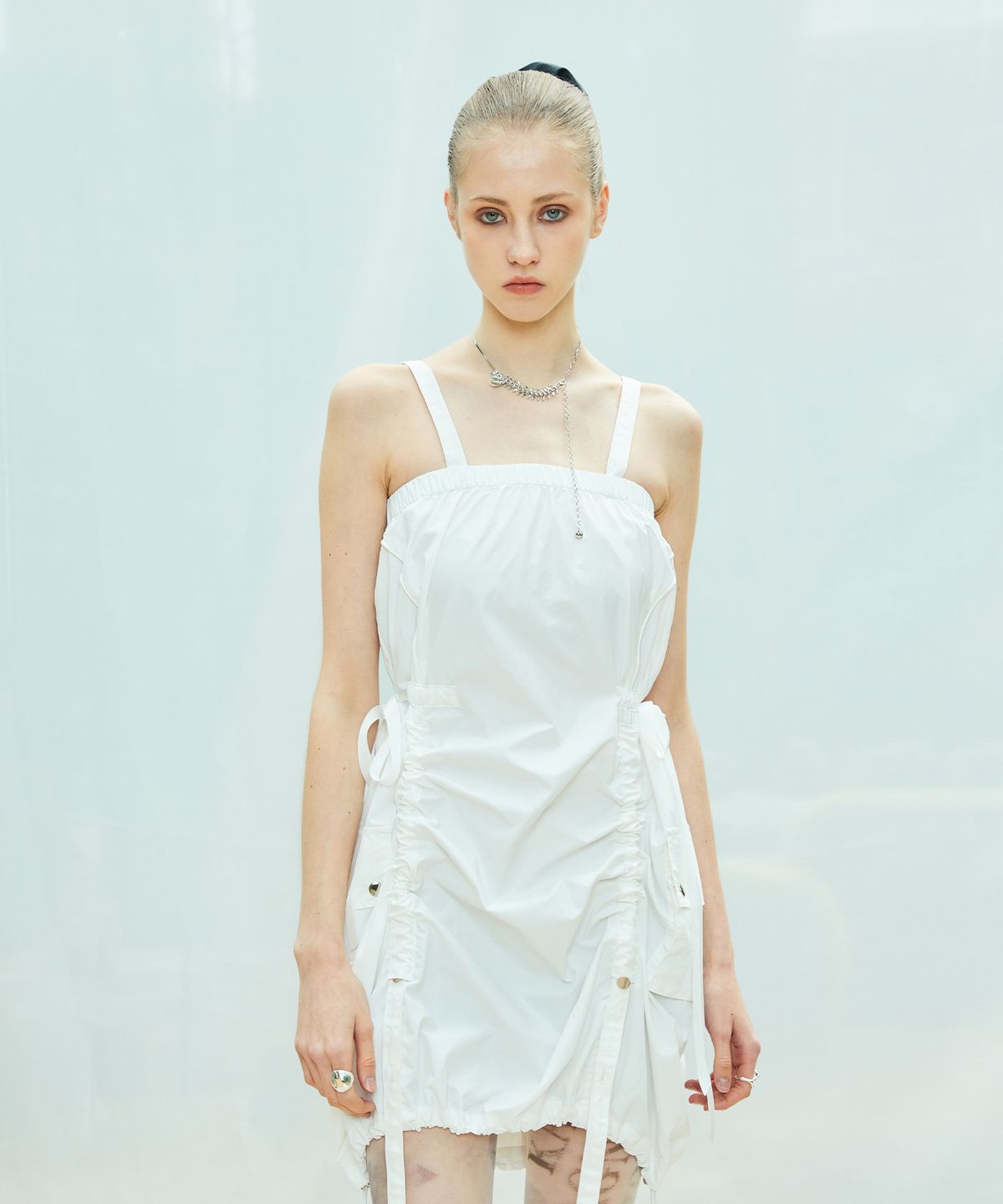 라티젠(LARTIGENT) L9 GLOSSY STRING OPS(WHITE)