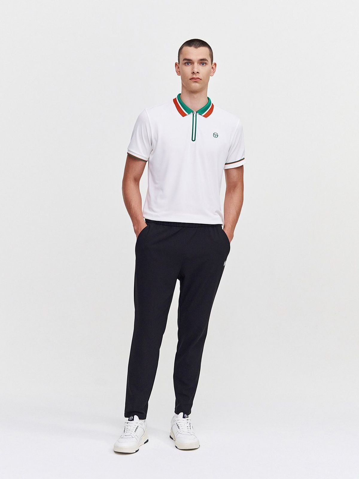 세르지오 타키니(SERGIO TACCHINI) M 에센셜 우븐 테이퍼드 팬츠 (Black)
