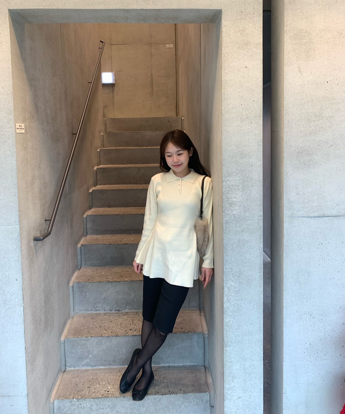 아위(AHWE) Flared Polo Sweater_IVORY
