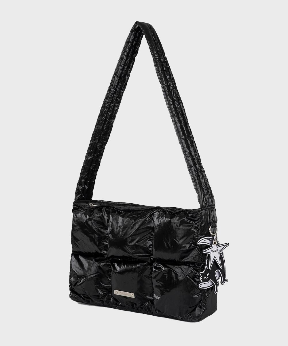 ★早期完売★FALLETT★NERO BADGE PADDED BAG★日本未入荷★ MUSINSA公式 | FALLETT Nero Badge Padded Bag Glossy Black