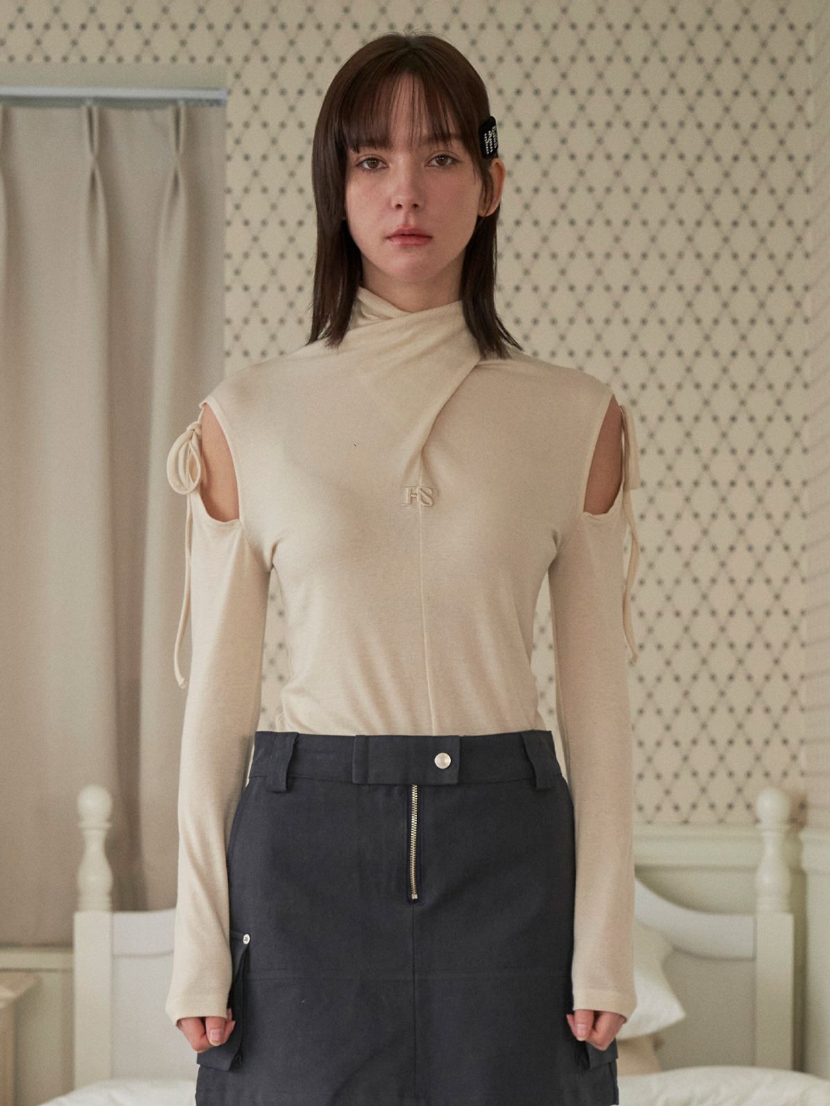더블힙스(HHIPS) 리본 드레이프 반목폴라_아이보리