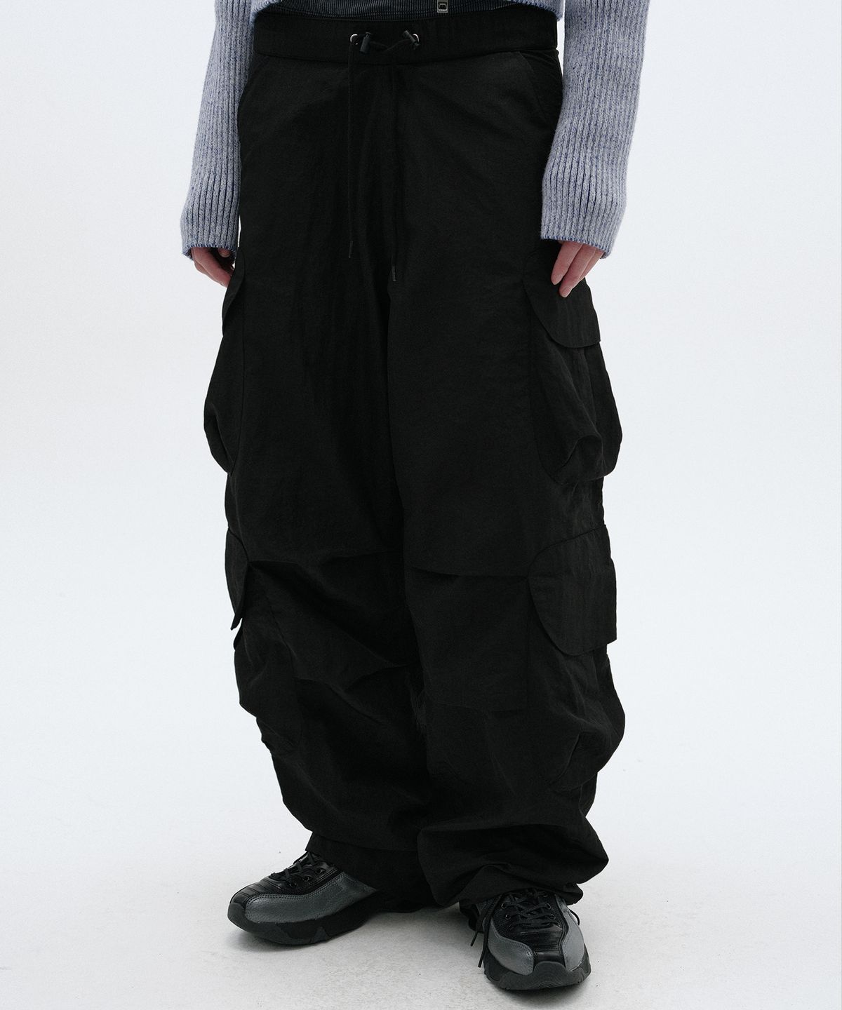 스웨이드(SUADE) NYLON CARGO PANTS [BLACK]