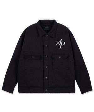 뉴 에이피 로고 오버핏 트러커 자켓_블랙