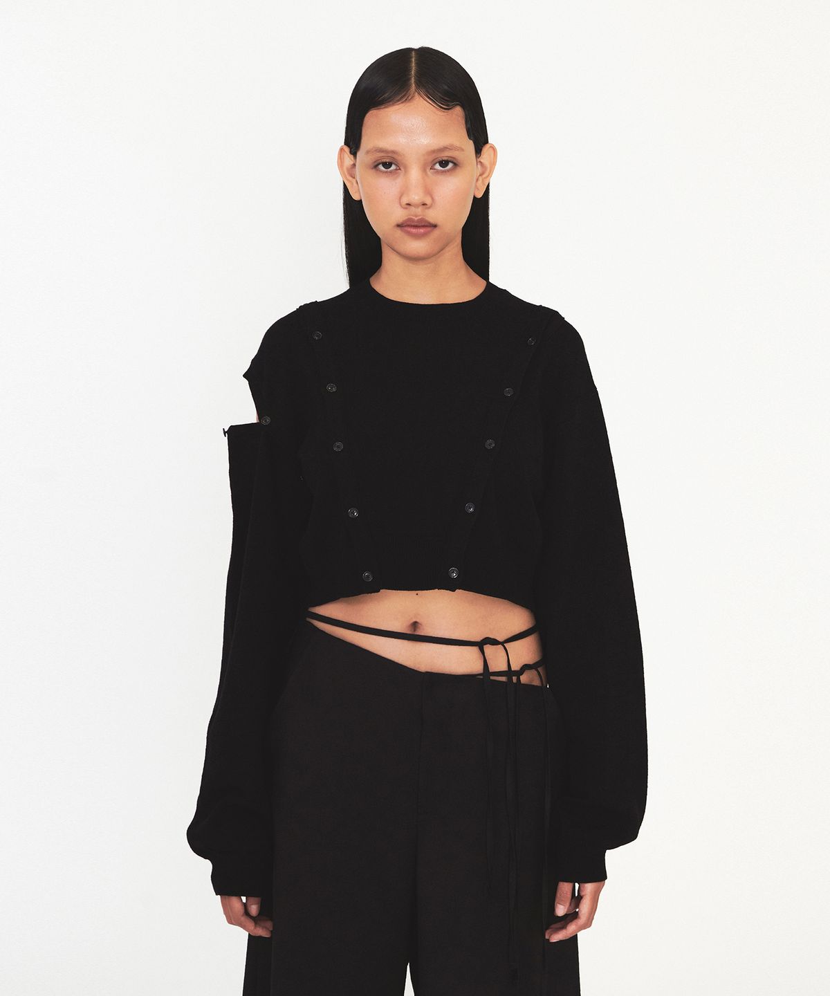 다이애그널(DIAGONAL) CROP BUTTON KNIT TOP (black)