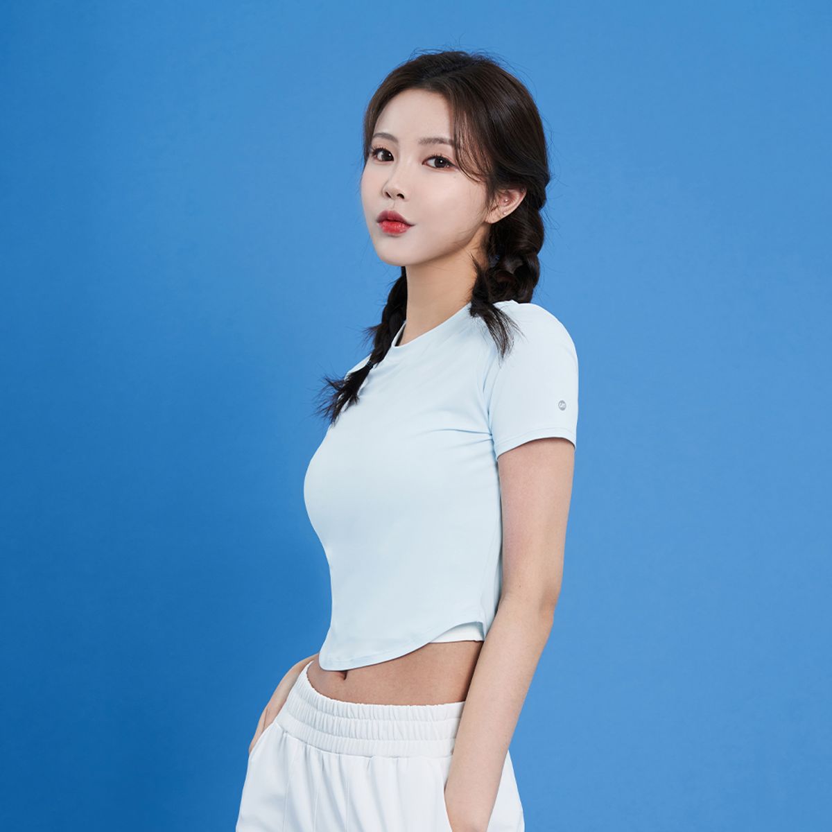 스컬피그(SKULLPIG) [SWT23026-06] 라운드 크롭 숏 슬리브 베이비블루
