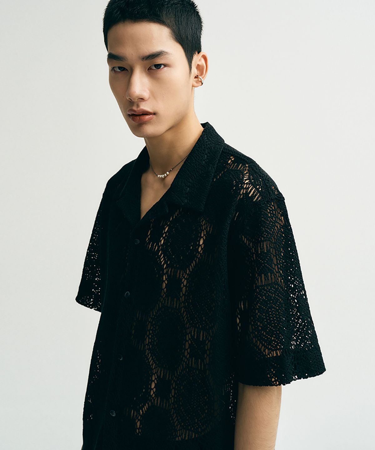 노이어(NOIRER) 쟈카드 오픈카라 하프 셔츠 (블랙)