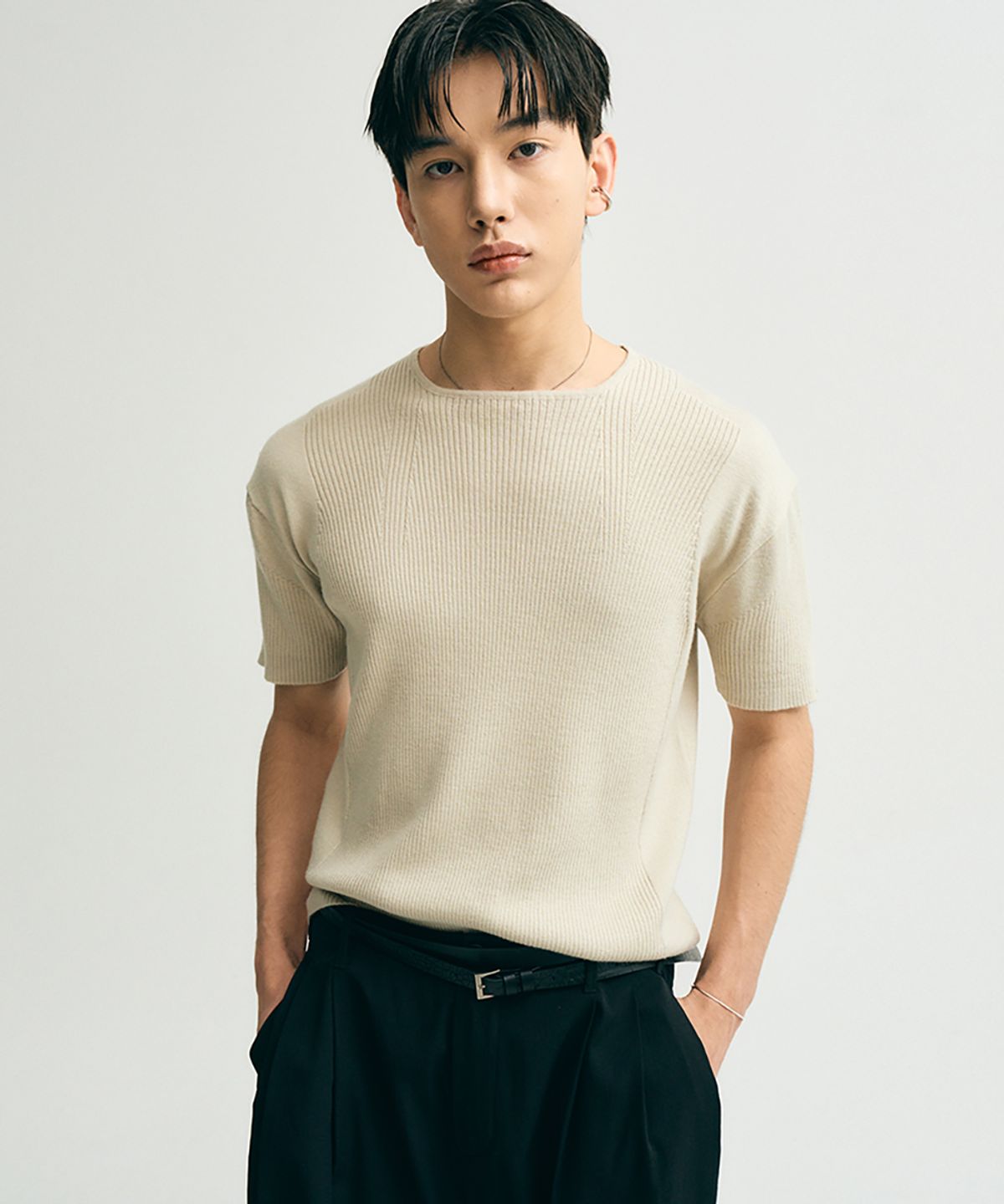 노이어(NOIRER) 마이크로 리브드 스퀘어넥 하프 니트 (베이지)