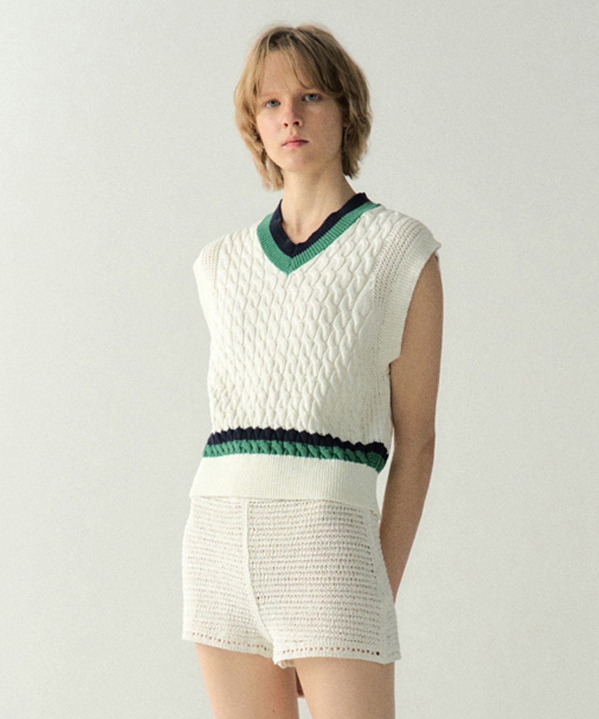 이지오 우먼(EZIO WOMEN) V Cable Knit Vest_Ivory