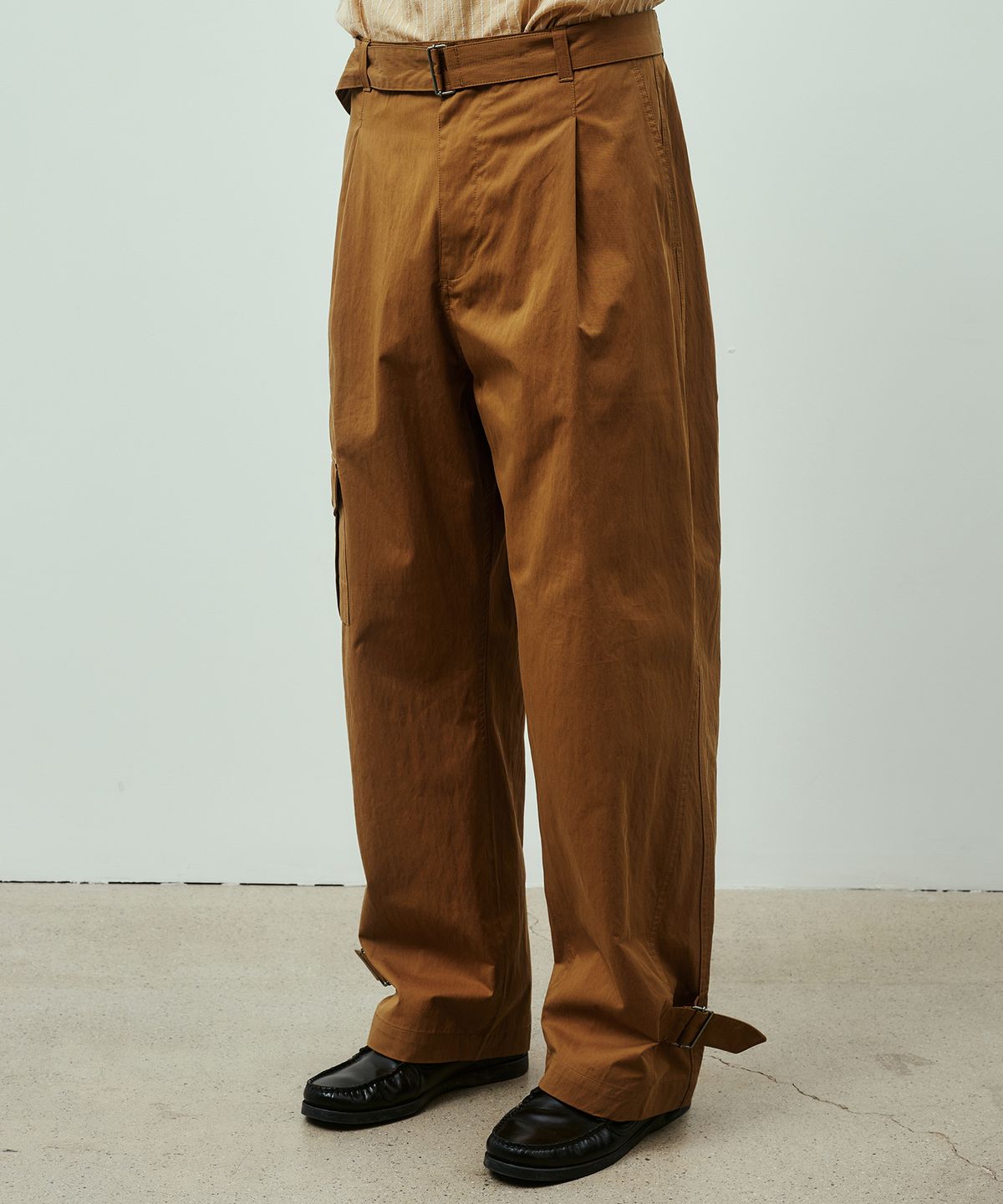 유니폼브릿지(UNIFORM BRIDGE) belted pants brown camel