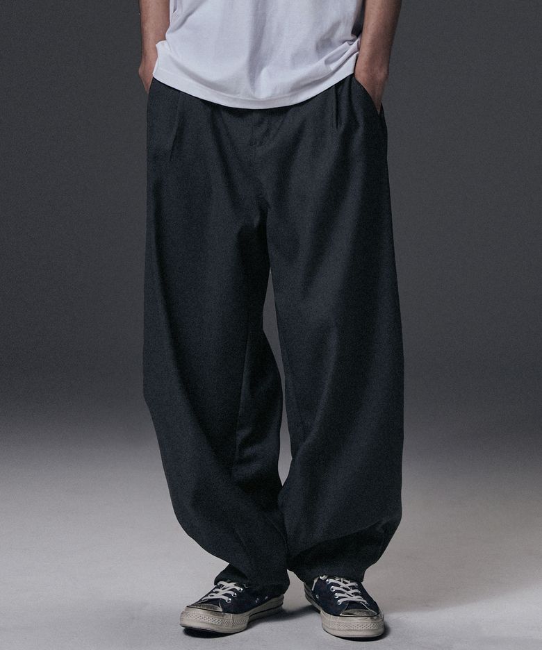 TR 3 Tuck Balloon Pants - Charcoal