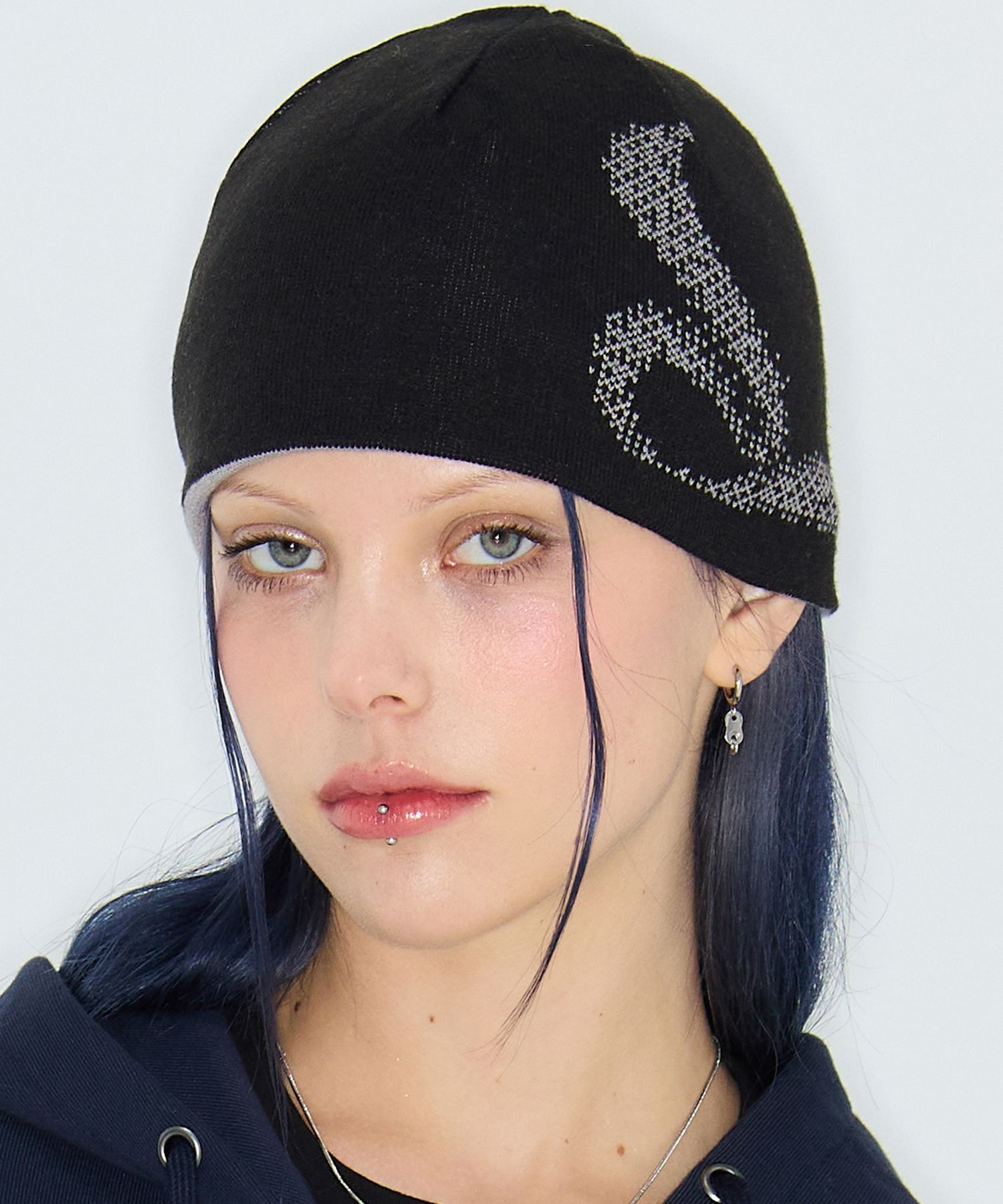 【LUV IS TRUE】送料/関税込 CURVED L BEANIE MUSINSA | LUV IS TRUE CURVED L BEANIE(BLACK)